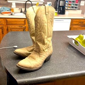 Men’s size 10 cowboy boots made in USA